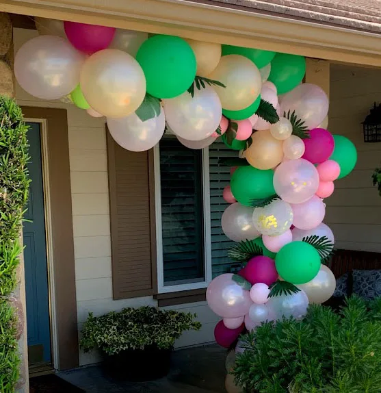 Dual color spiral balloon columns
